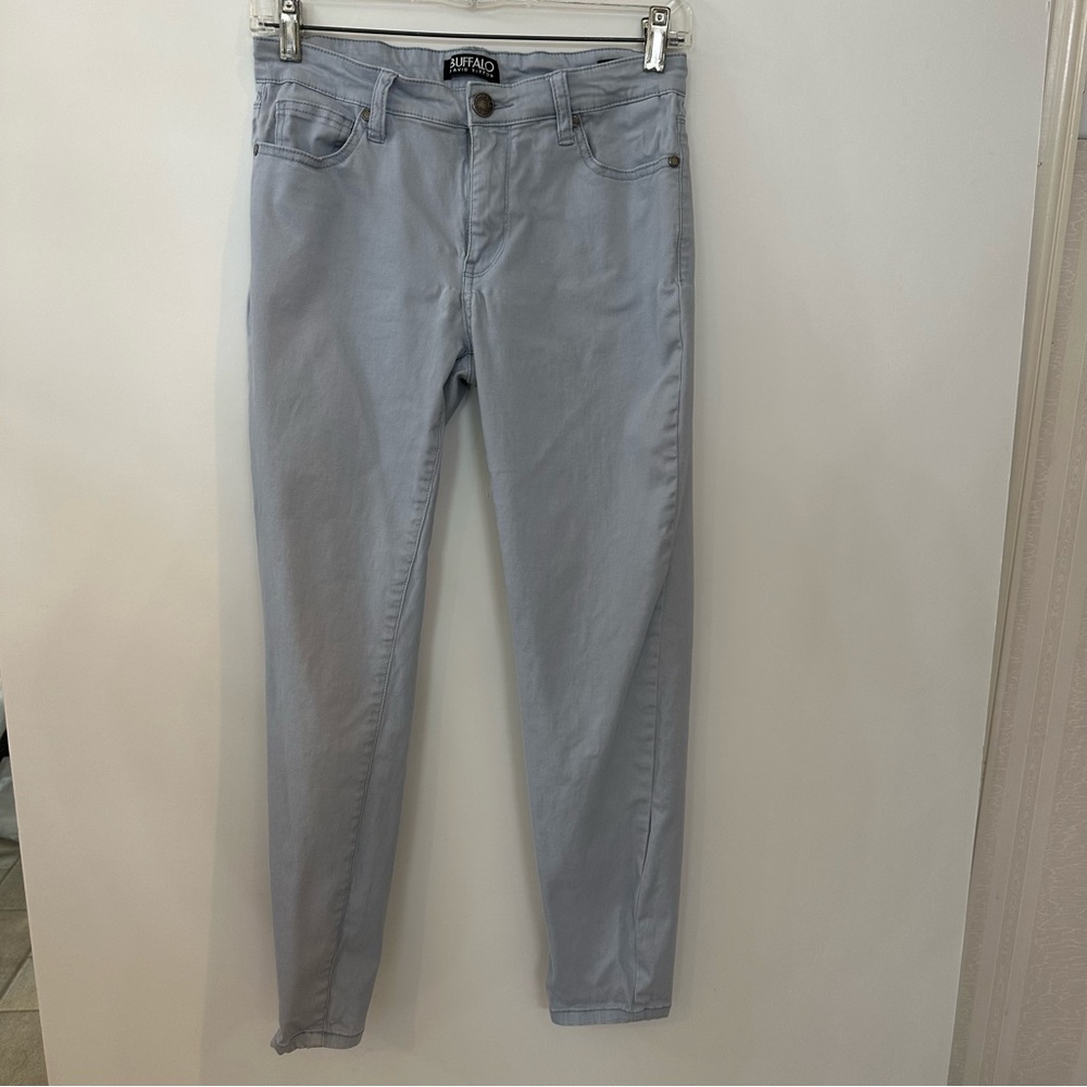 Buffalo light blue ankle cropped blue jeans. Women’s size 4/27.